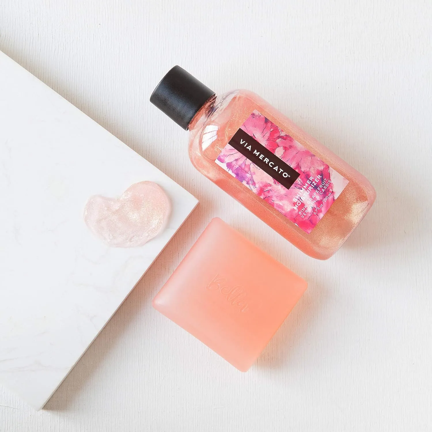 Bella Collection, Hydrates & Invigorates, Shimmer Moisturizer, 200 ML, No. 4 - Pink Grapefruit, Vervain & Cassis