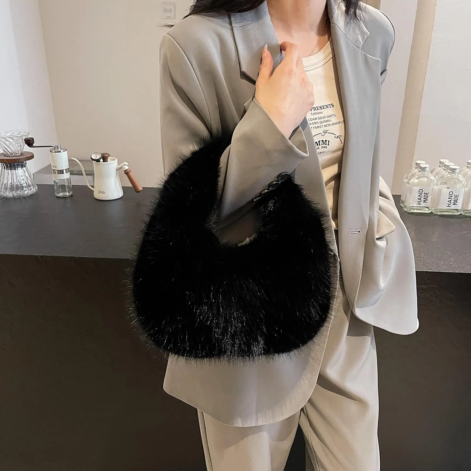 Faux Fur Fluffy Bag Furry Handbag Purse Fuzzy Tote Bag,Trendy Cute Plush Purse for Autumn and Winter