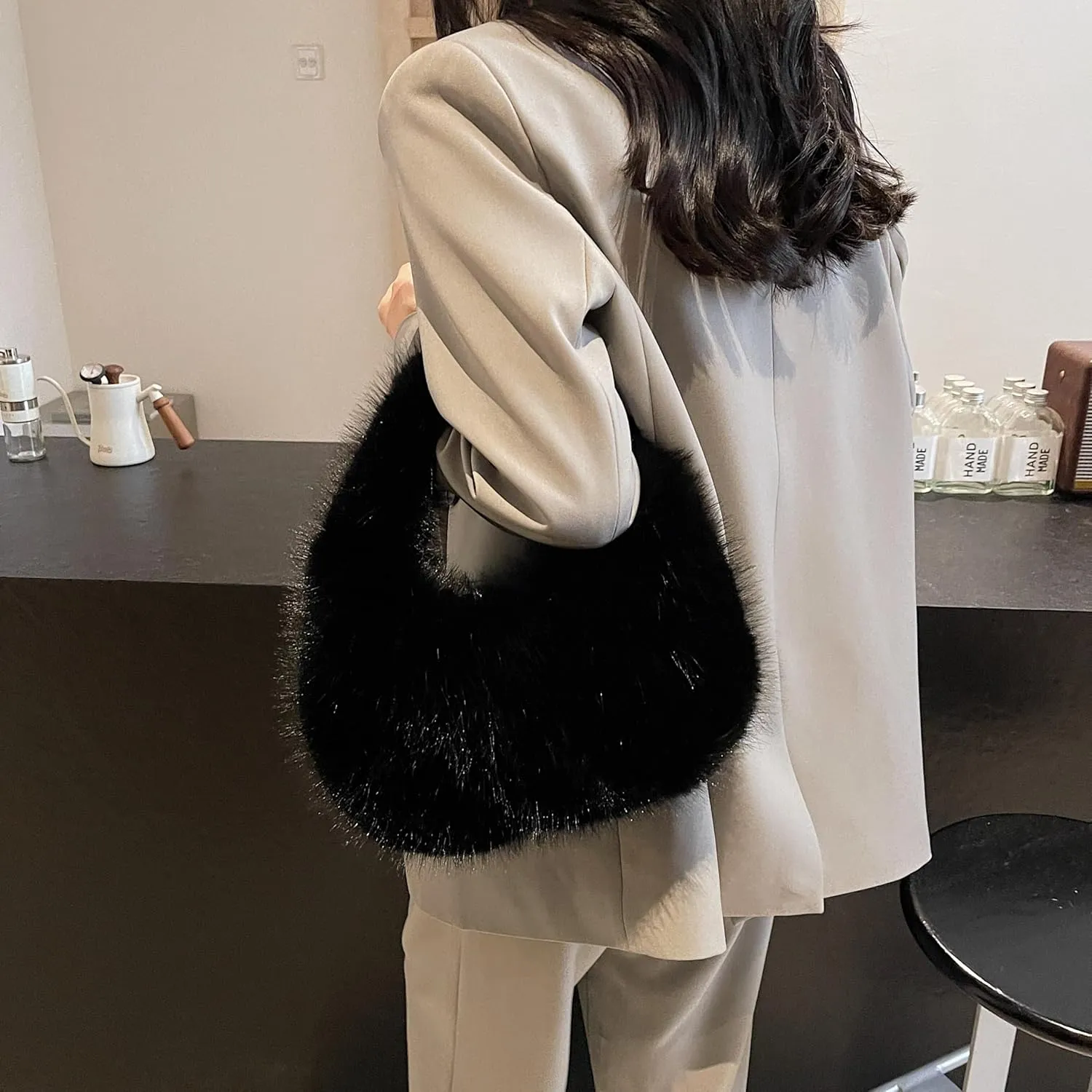 Faux Fur Fluffy Bag Furry Handbag Purse Fuzzy Tote Bag,Trendy Cute Plush Purse for Autumn and Winter