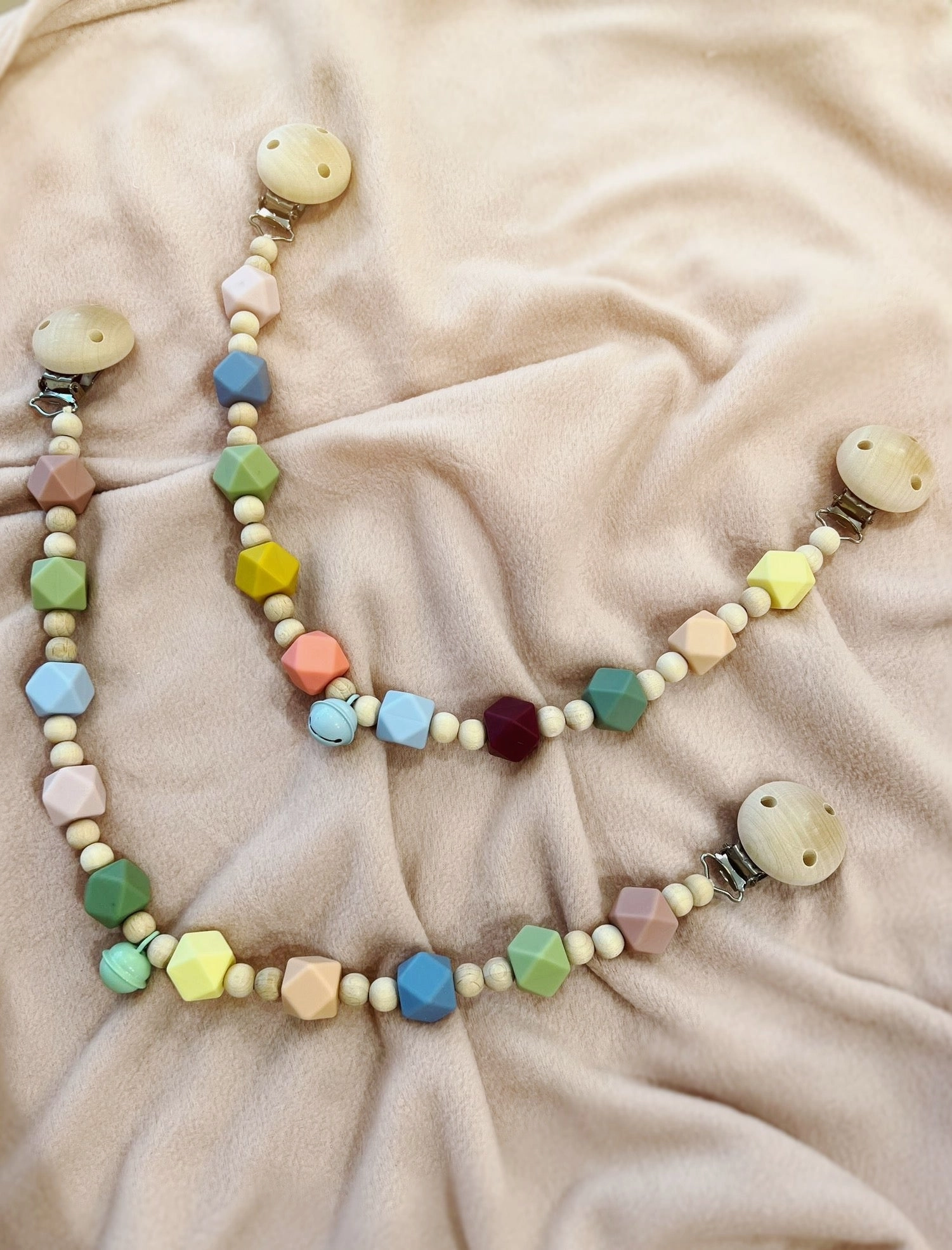 kinderwagenkette / stroller chain - happy beads - mixed