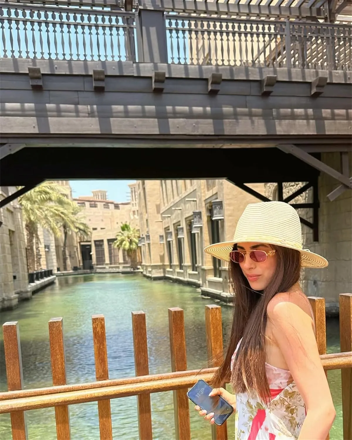 Retro Oval 90s Metal Sunglasses for Women, 2025 Trendy Chic Narrow Gold Sun Glasses Fashion Sunnies