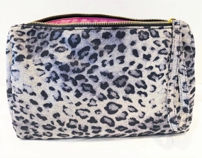 Women's Everything bag with wristlet strap